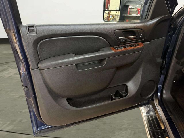 2011 Chevrolet Silverado 3500HD LTZ 4x4 4dr Crew Cab SRW - 22956484 - 8
