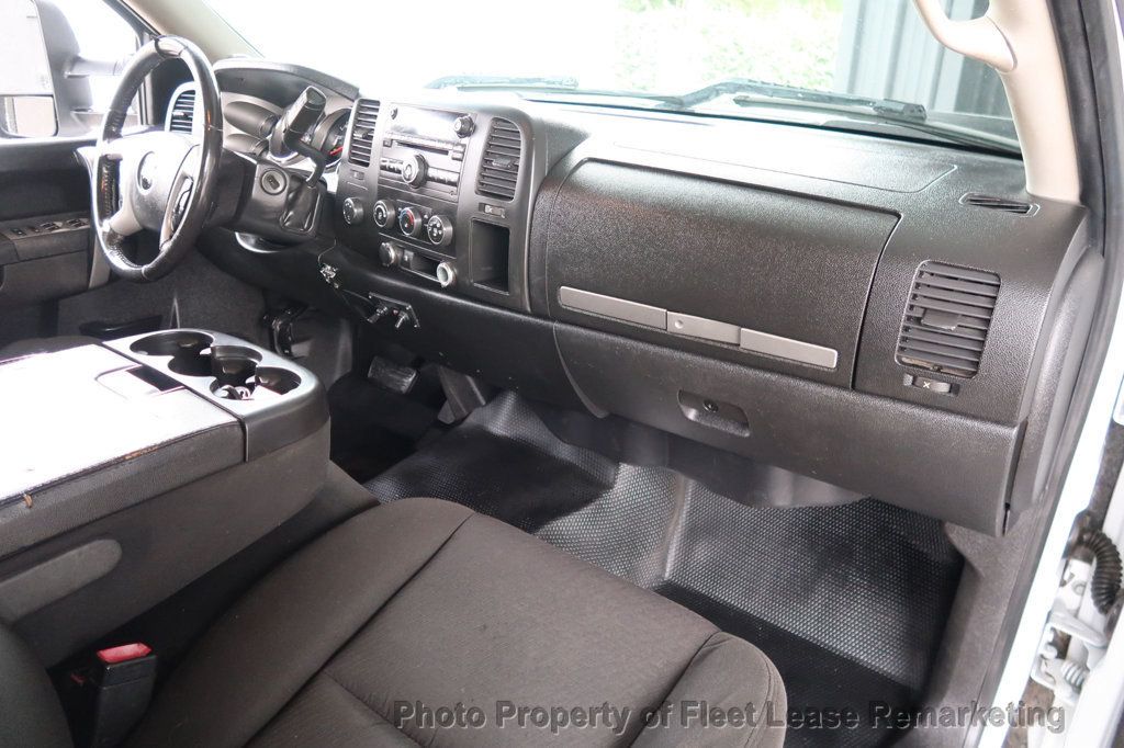 2011 Chevrolet Silverado 3500HD Silverado 3500 4WD Crew Cab Utility  - 22938828 - 23