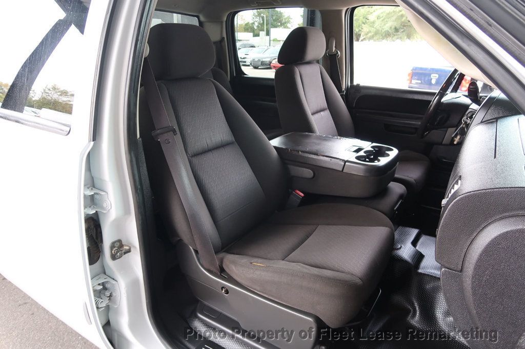 2011 Chevrolet Silverado 3500HD Silverado 3500 4WD Crew Cab Utility  - 22938828 - 24