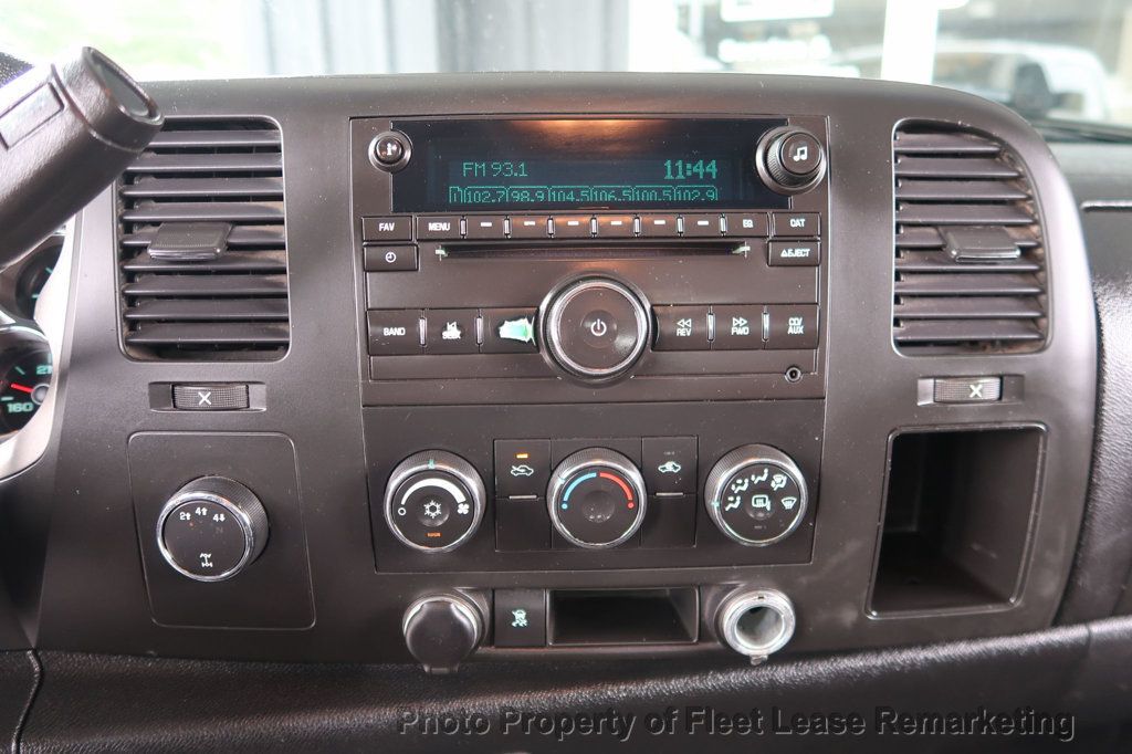 2011 Chevrolet Silverado 3500HD Silverado 3500 4WD Crew Cab Utility  - 22938828 - 28