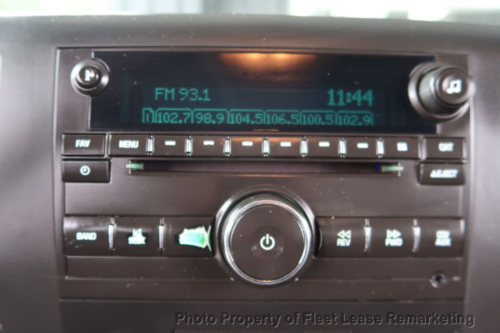 2011 Chevrolet Silverado 3500HD Silverado 3500 4WD Crew Cab Utility  - 22938828 - 29