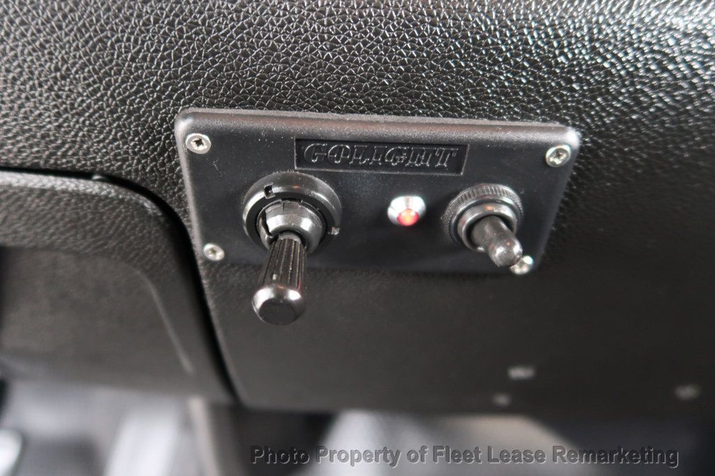 2011 Chevrolet Silverado 3500HD Silverado 3500 4WD Crew Cab Utility  - 22938828 - 32