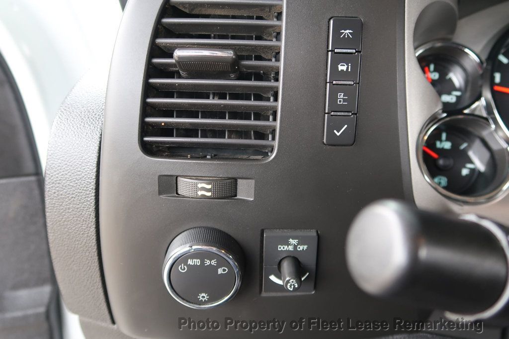 2011 Chevrolet Silverado 3500HD Silverado 3500 4WD Crew Cab Utility  - 22938828 - 35