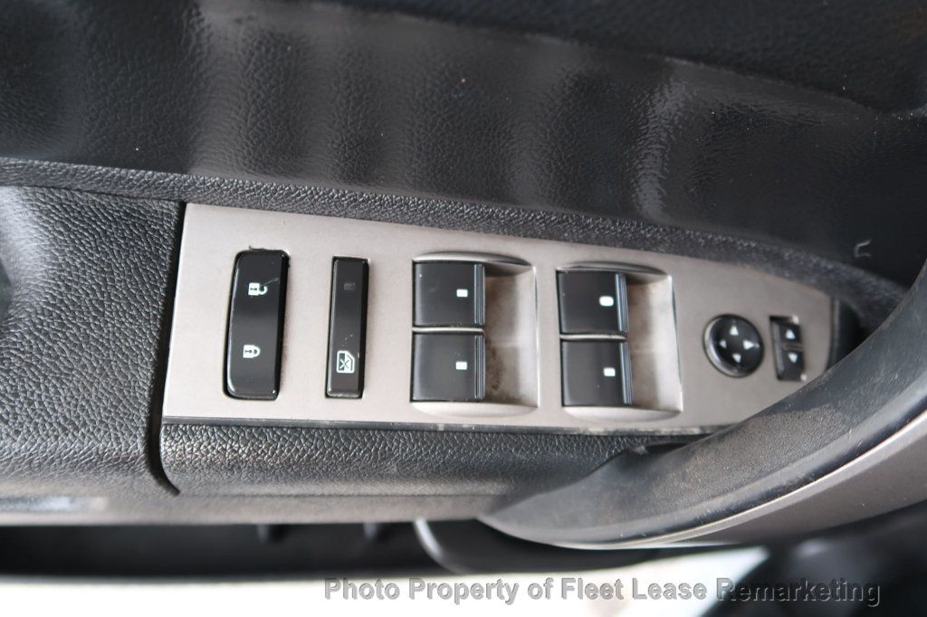 2011 Chevrolet Silverado 3500HD Silverado 3500 4WD Crew Cab Utility  - 22938828 - 36