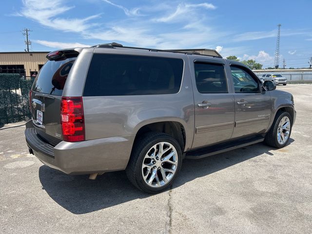 2011 Chevrolet Suburban 2WD 4dr 1500 LT - 23051398 - 3