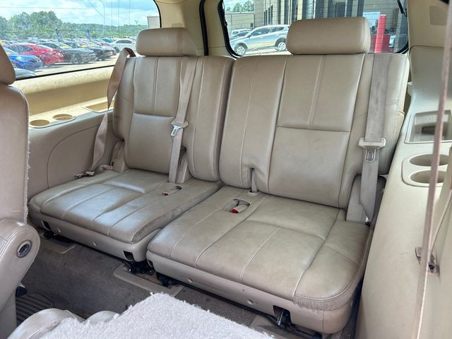 2011 Chevrolet Suburban 2WD 4dr 1500 LT - 23051398 - 6