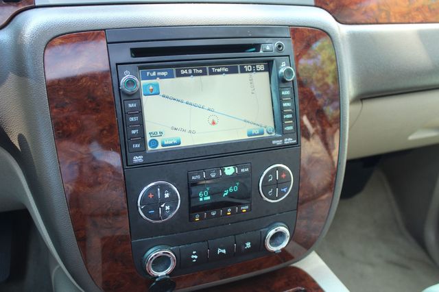 2011 Chevrolet Suburban 2WD 4dr 1500 LTZ - 23065385 - 13