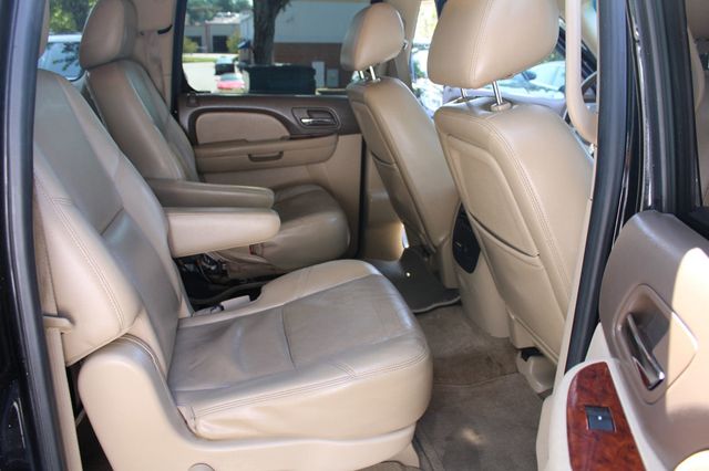 2011 Chevrolet Suburban 2WD 4dr 1500 LTZ - 23065385 - 17