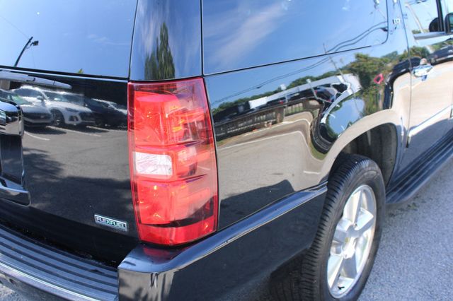 2011 Chevrolet Suburban 2WD 4dr 1500 LTZ - 23065385 - 21