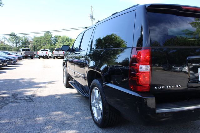 2011 Chevrolet Suburban 2WD 4dr 1500 LTZ - 23065385 - 25