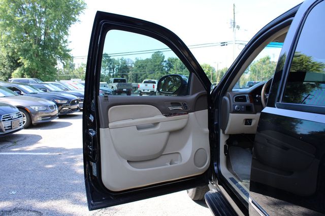 2011 Chevrolet Suburban 2WD 4dr 1500 LTZ - 23065385 - 31