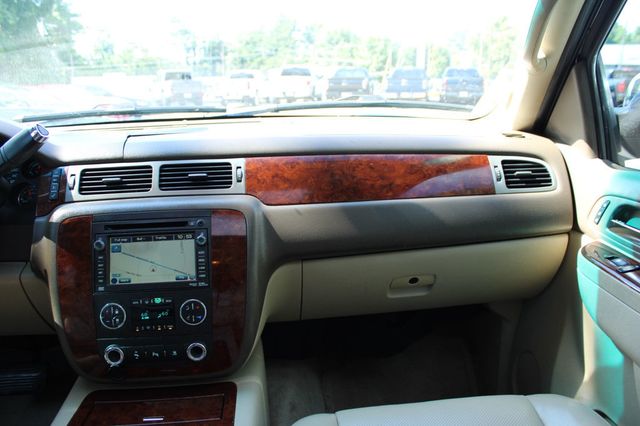 2011 Chevrolet Suburban 2WD 4dr 1500 LTZ - 23065385 - 34