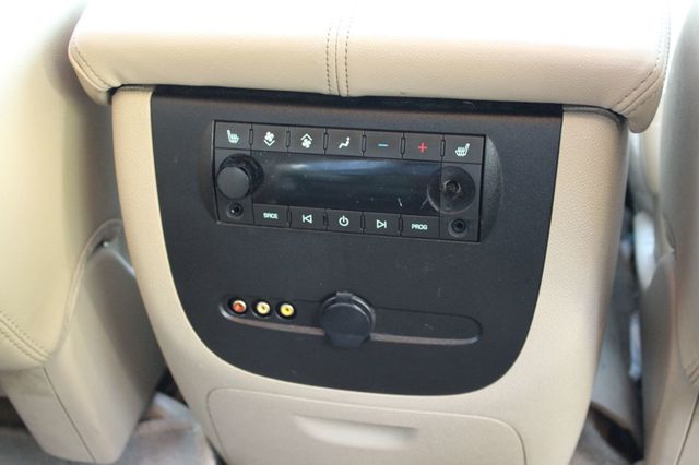2011 Chevrolet Suburban 2WD 4dr 1500 LTZ - 23065385 - 35
