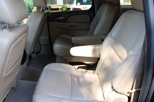 2011 Chevrolet Suburban 2WD 4dr 1500 LTZ - 23065385 - 36