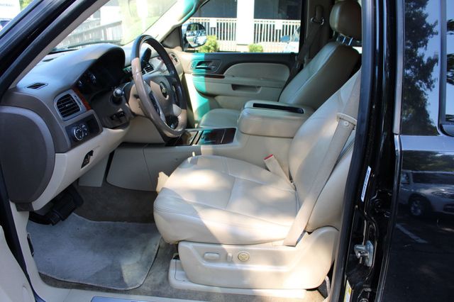 2011 Chevrolet Suburban 2WD 4dr 1500 LTZ - 23065385 - 8