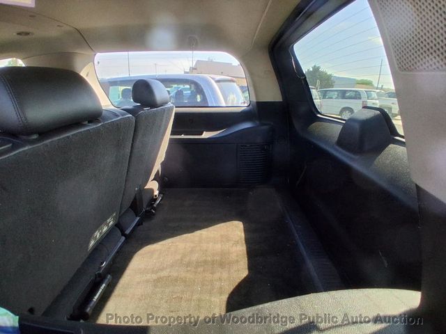 2011 Chevrolet Suburban 4WD 4dr 1500 LT - 23028056 - 9