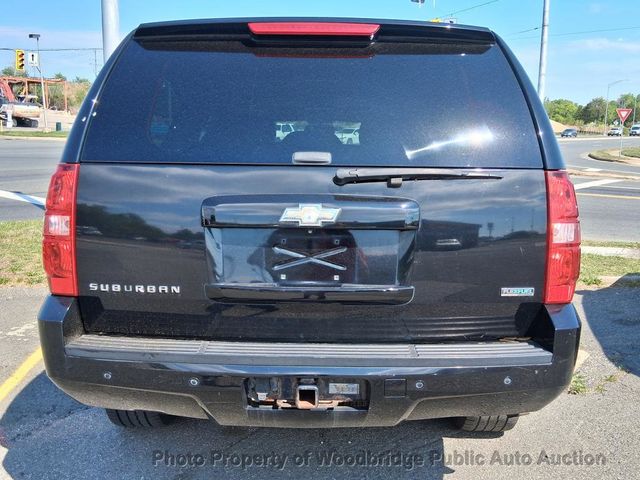 2011 Chevrolet Suburban 4WD 4dr 1500 LT - 23028056 - 4