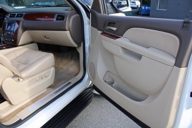 2011 Chevrolet Suburban 4WD 4dr 1500 LTZ - 22923648 - 24