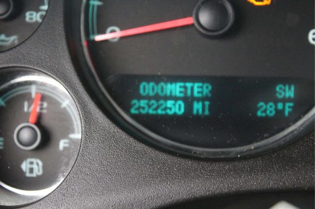 2011 Chevrolet Suburban 4WD 4dr 1500 LTZ - 22980663 - 8