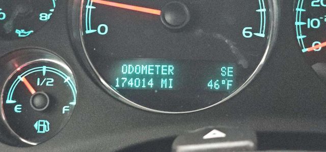 2011 Chevrolet Suburban 4WD 4dr 1500 LTZ - 22995209 - 10