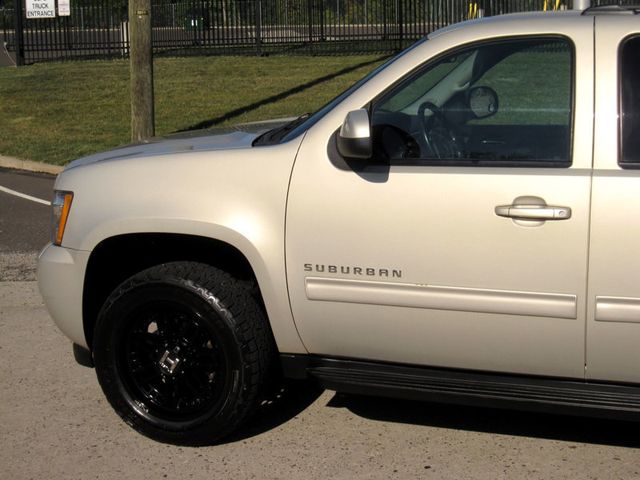 2011 Chevrolet Suburban 4WD 4dr 2500 LS - 22589995 - 9