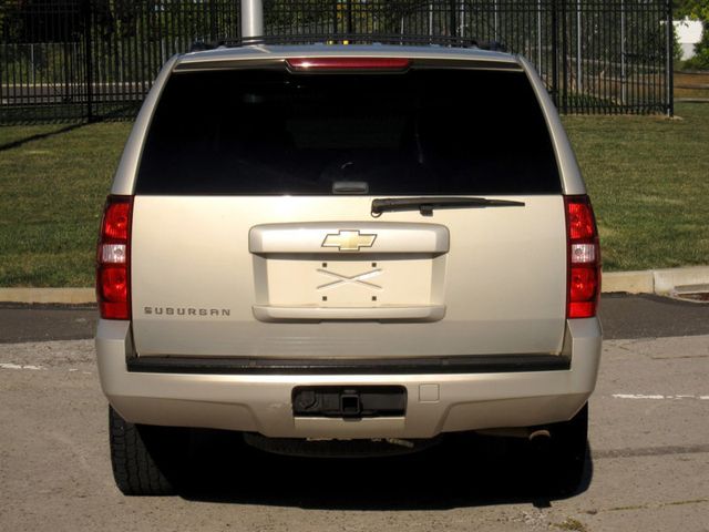 2011 Chevrolet Suburban 4WD 4dr 2500 LS - 22589995 - 13