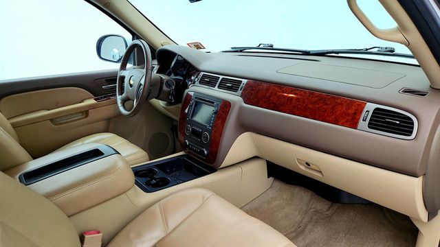 2011 Chevrolet Tahoe 4WD 4dr 1500 LT w/ Sun, Entertainment and Destinations Package - 23004035 - 25