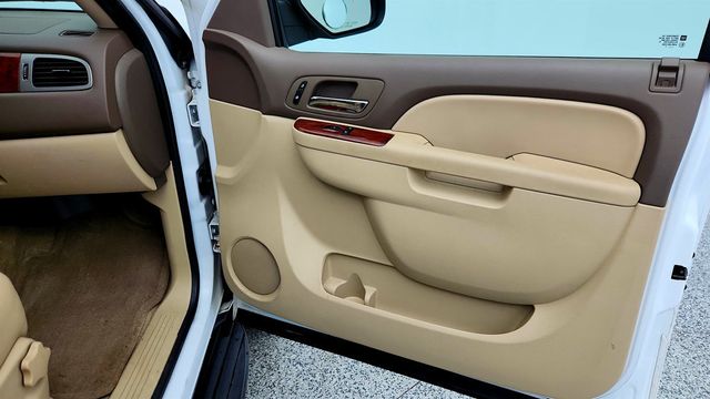 2011 Chevrolet Tahoe 4WD 4dr 1500 LT w/ Sun, Entertainment and Destinations Package - 23004035 - 26