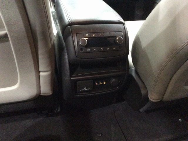 2011 Chevrolet Traverse FWD 4dr LTZ - 22921138 - 23