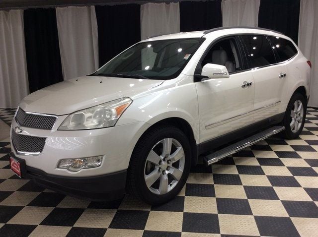 2011 Chevrolet Traverse LTZ photo 3