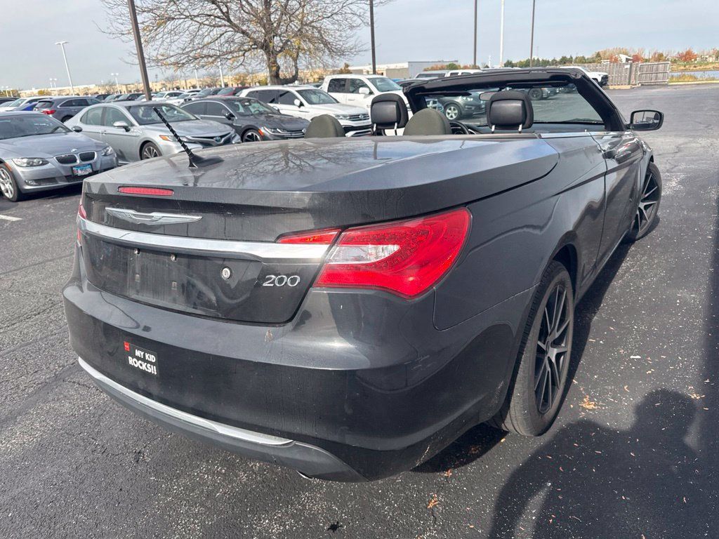 2011 Chrysler 200 2dr Convertible Touring - 23100145 - 3