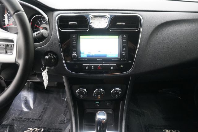 2011 Chrysler 200 4dr Sedan Limited - 23023604 - 19
