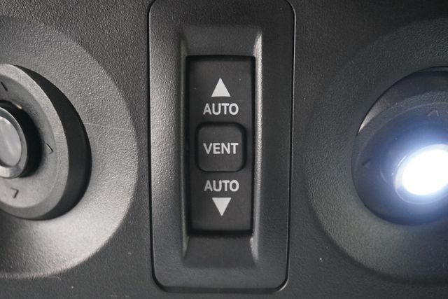 2011 Chrysler 200 4dr Sedan Limited - 23023604 - 22