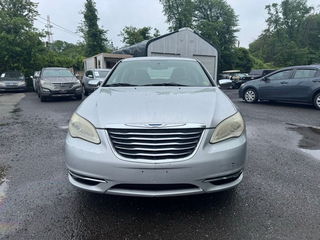2011 Chrysler 200 Limited photo 2