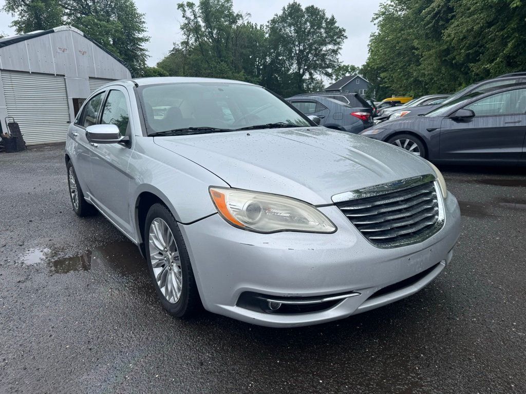 2011 Chrysler 200 Limited photo 3