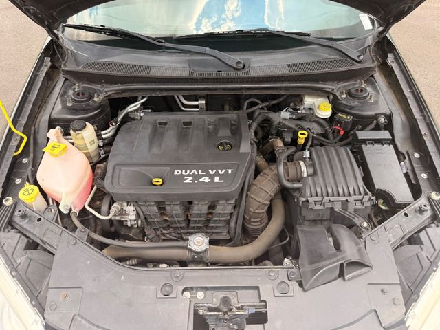 2011 Chrysler 200 4dr Sedan LX - 23040987 - 12
