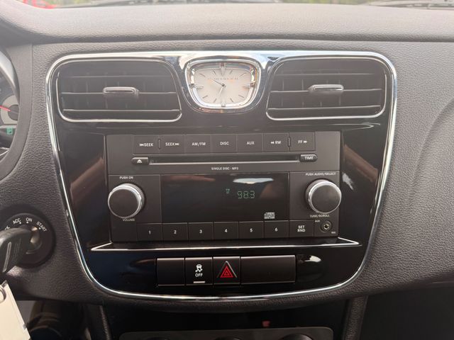 2011 Chrysler 200 4dr Sedan LX - 23040987 - 3