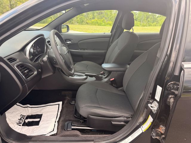 2011 Chrysler 200 4dr Sedan LX - 23040987 - 4