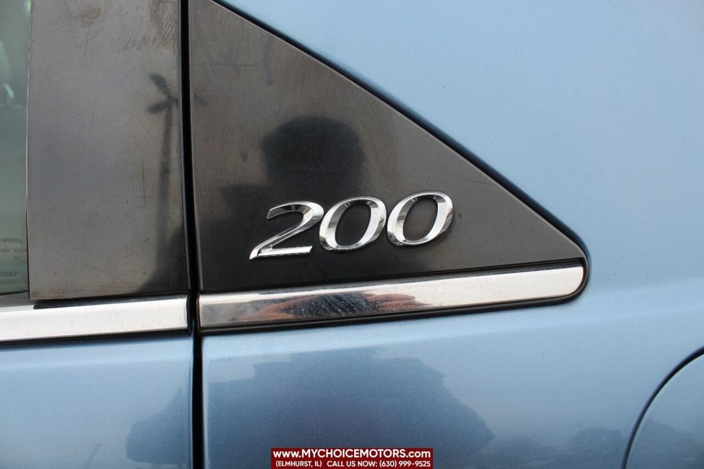 2011 Chrysler 200 4dr Sedan Touring - 22184942 - 32