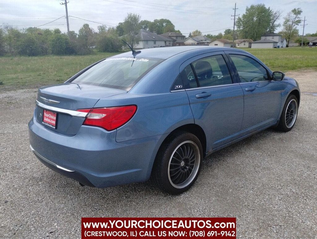 2011 Chrysler 200 4dr Sedan Touring - 22692453 - 5