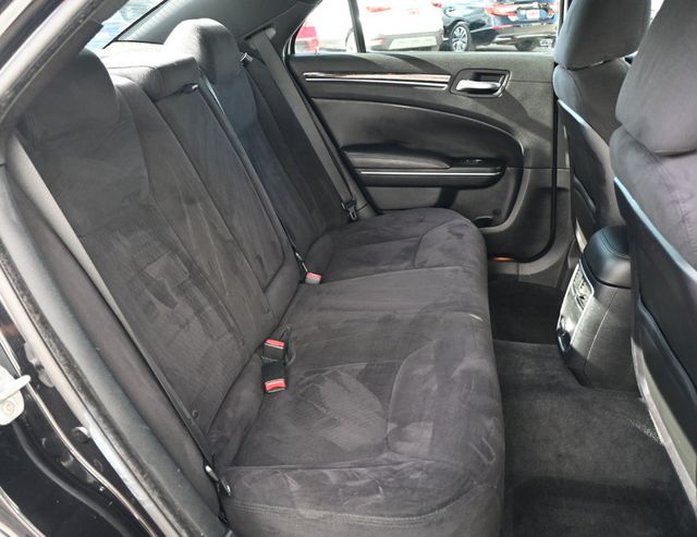 2011 Chrysler 300 4dr Sedan RWD *Ltd Avail* - 22930239 - 11