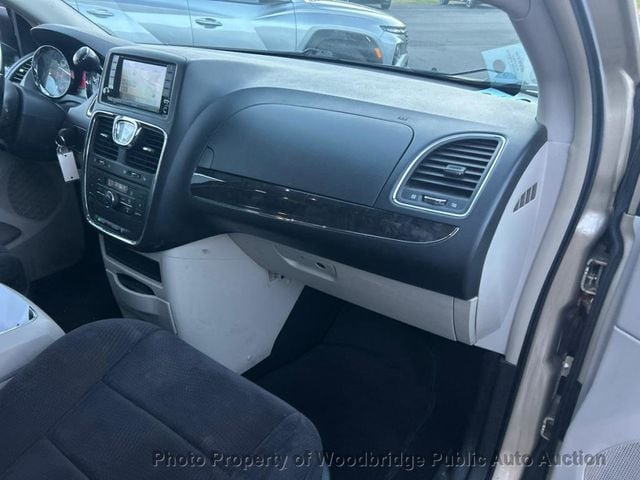 2011 Chrysler Town & Country 4dr Wagon Touring - 22935771 - 5