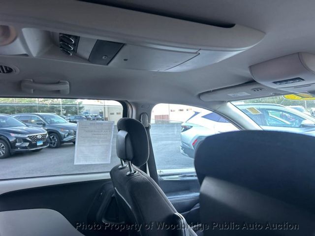 2011 Chrysler Town & Country 4dr Wagon Touring - 22935771 - 8