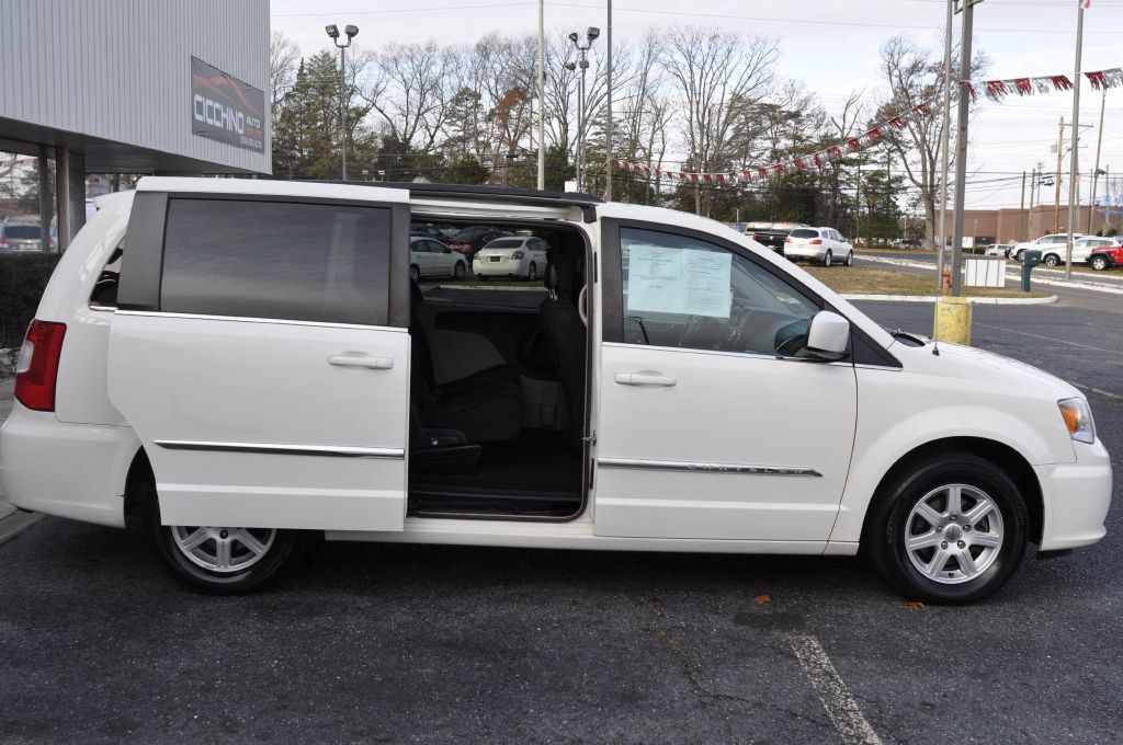 2011 Chrysler Town & Country 4dr Wagon Touring - 19609167 - 24