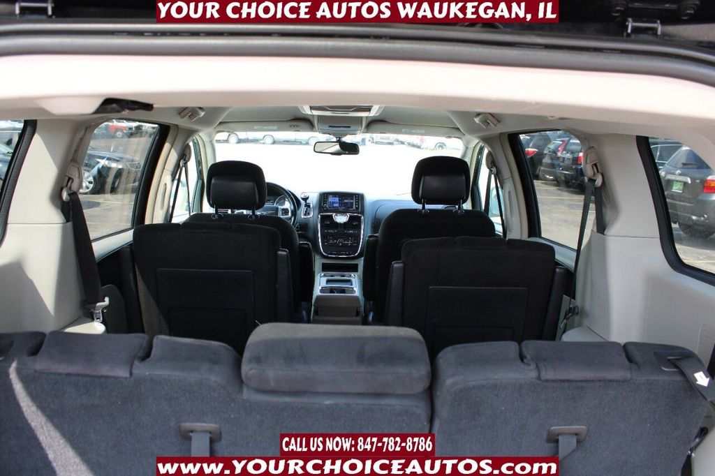 2011 Chrysler Town & Country 4dr Wagon Touring - 21944457 - 17