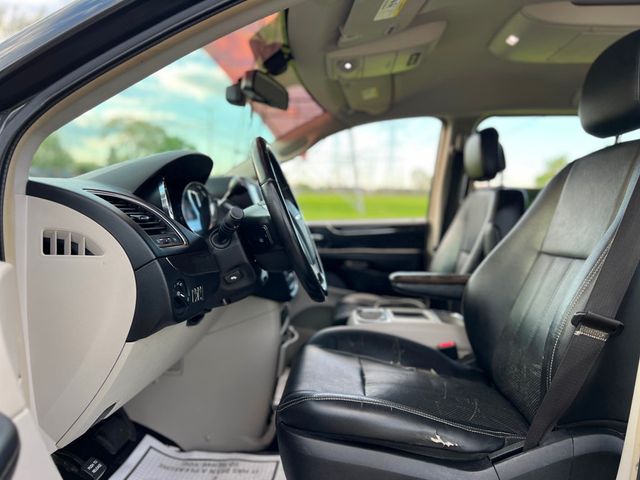 2011 Chrysler Town & Country 4dr Wagon Touring-L - 22838411 - 10