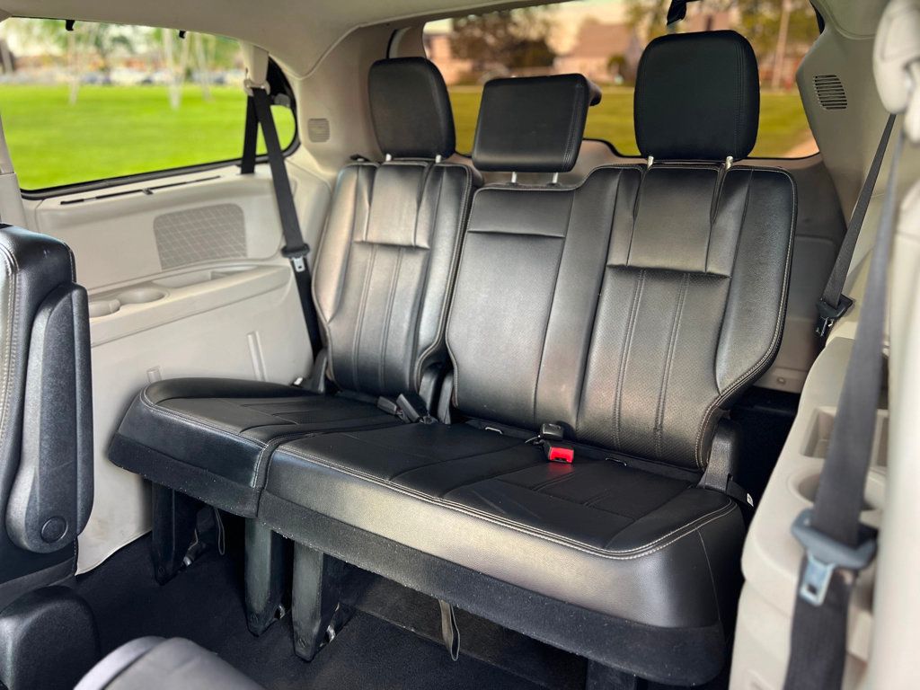 2011 Chrysler Town & Country 4dr Wagon Touring-L - 22838411 - 12