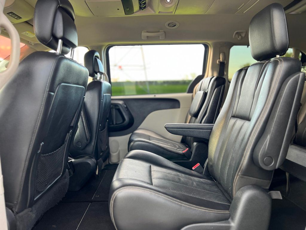 2011 Chrysler Town & Country 4dr Wagon Touring-L - 22838411 - 13