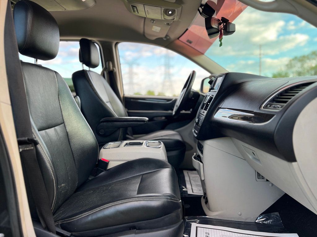 2011 Chrysler Town & Country 4dr Wagon Touring-L - 22838411 - 14