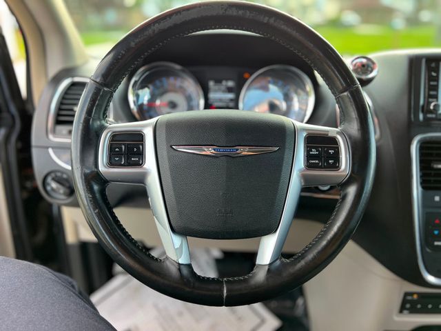 2011 Chrysler Town & Country 4dr Wagon Touring-L - 22838411 - 16